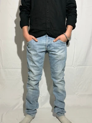 Dondup jeans - Säljer ett par Dondup jeans för endast 399 nypris är runt 4000. Modellen är 165cm. Mvh Oakmontfits 