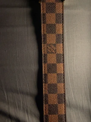 Lois  - Fet bälte som kommer basa många personer 