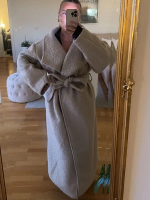 kappa - säljer nu min fina kappa som är i väldigt bra skick och använd ett fåtal gånger 