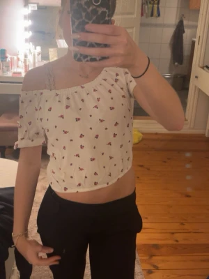 Offshoulder topp - Slutsåld på H&M❤️