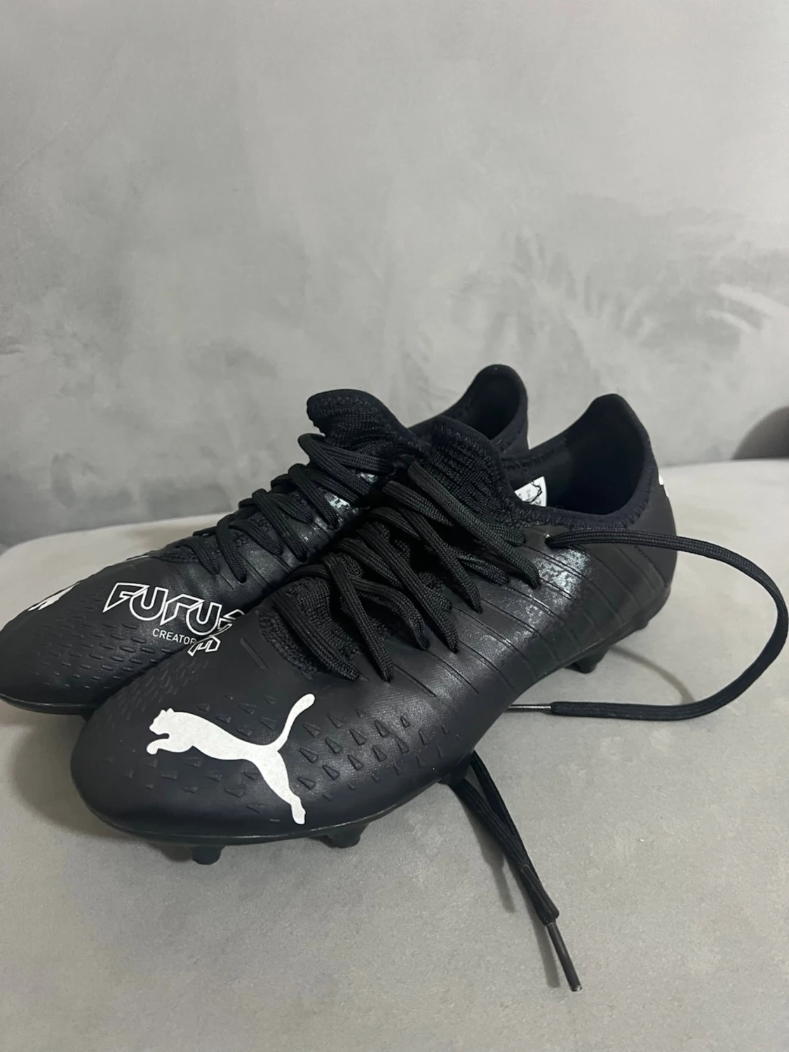 Svarta Puma fotbollsskor - 1