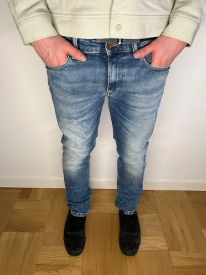  jeans från Calvin Klein - Jeans från Calvin Klein med storleken W30 L32. Hör av er kring minsta fundering!