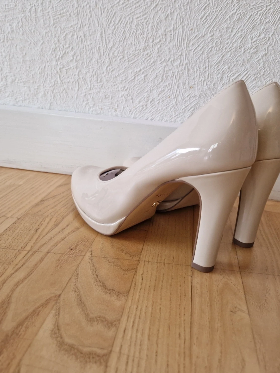 Tamaris lackpumps med hög klack - 2