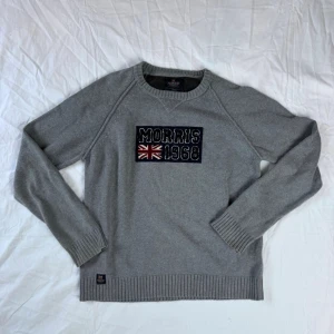 Grå stickad tröja från Morris - Säljer nu en Morris tröja👕                                                              Storlek: L, Skick: 9/10, Skriv vid minsta fråga, Fraktar alltid inom 24h efter köp📦