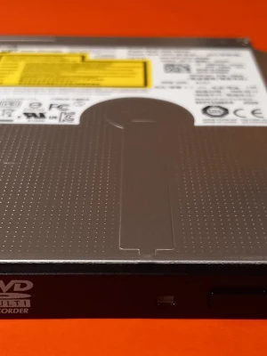 DVD-RW Brännare för Dell Optiplex SFF 3010, 3020, 7010, 7020, 9010, 9020 Dator. - Hej, Säljer en splitter ny Super Multi DVD-RW Brännare för Dell Optiplex SFF 3010, 3020, 7010, 7020, 9010, 9020 dator.  Tillverkad september 2025.  Skickas i original förpackning.