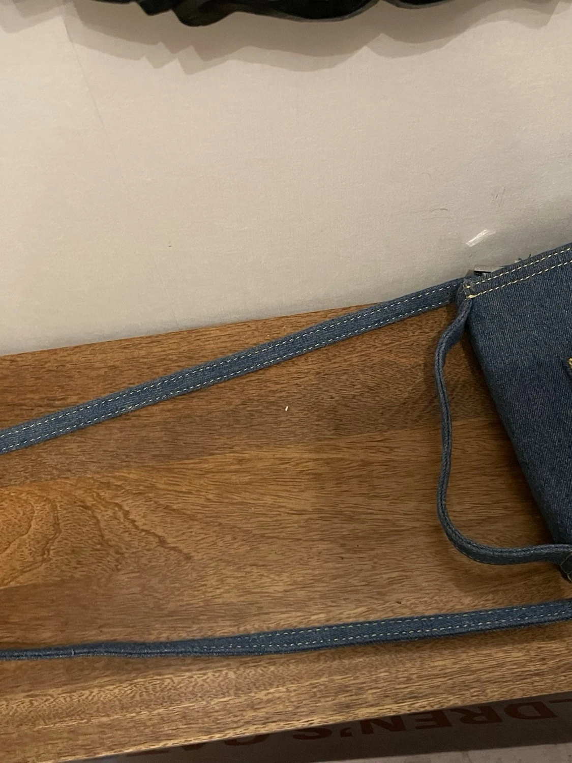 Jeansblå handväska med strassdetalj - 2