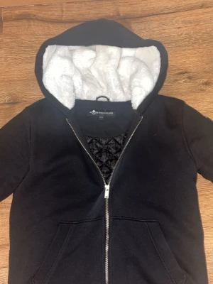moose knuckles hoodie bunny  - storlek xl barn, passar som xs vanlig. använd runt 15 gånger