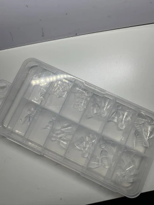 Almond formade tippar - Genomskinliga almond formade tippar, korta. Använt 1 gång till 1 set. Så om det ser få ut i asken så är det för att det var väldigt få tippar från början. 