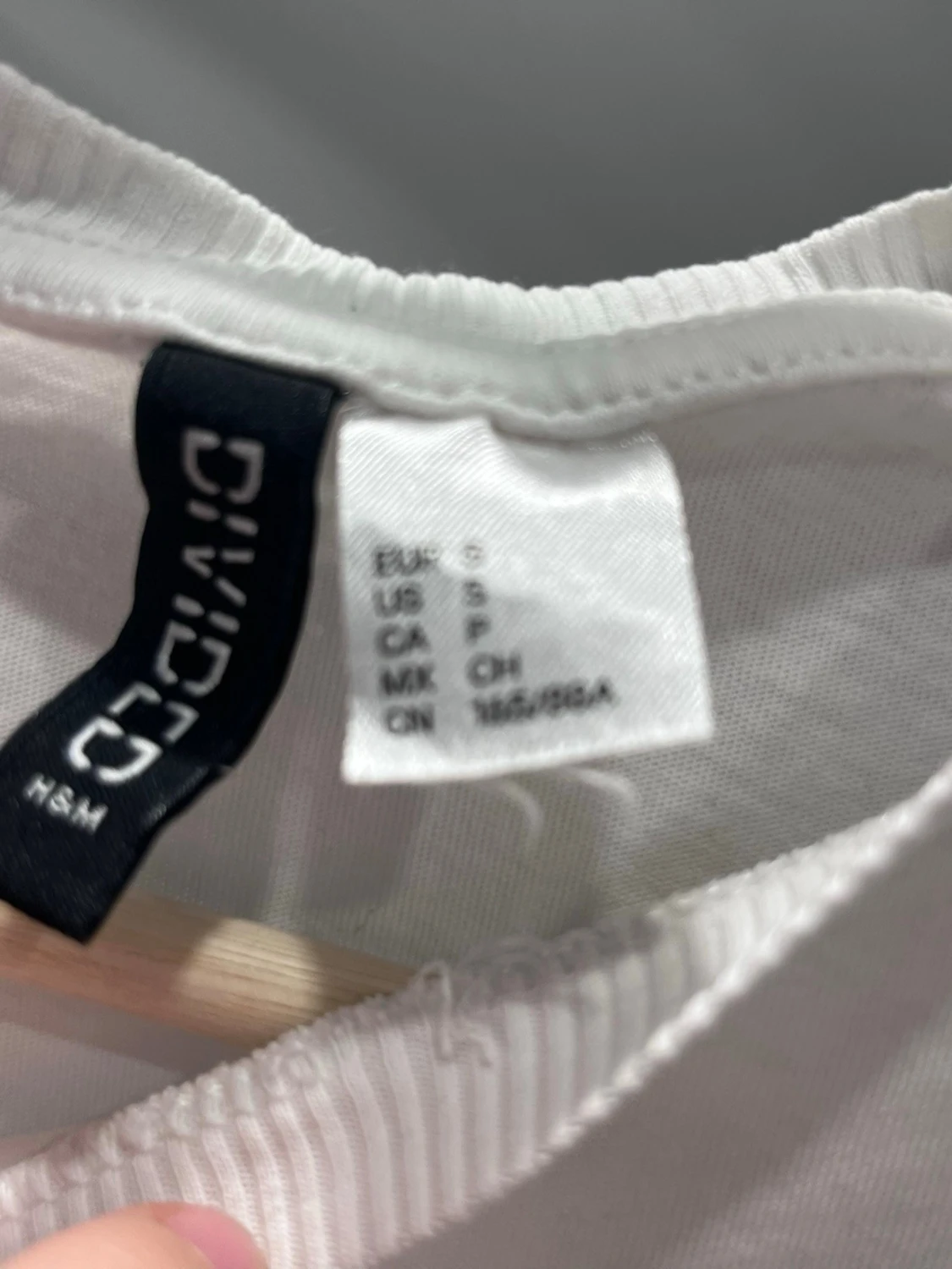 Vit croppad topp med tryck från H&M - 1