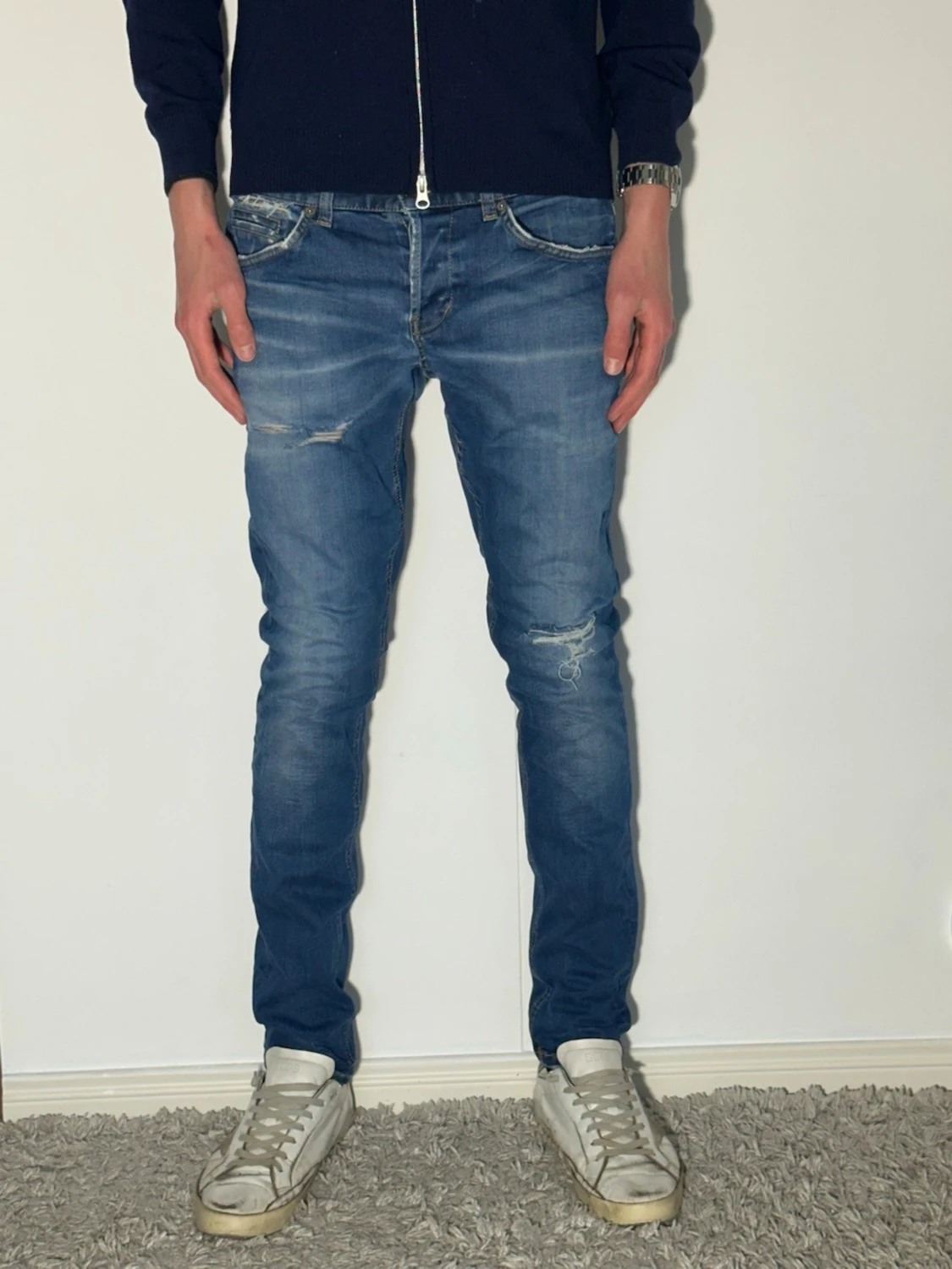 Blå slim fit dondup jeans med slitningar