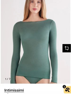 Grön långärmad topp från Intimissimi - Snygg grön långärmad topp från Intimissimi i bra skick!