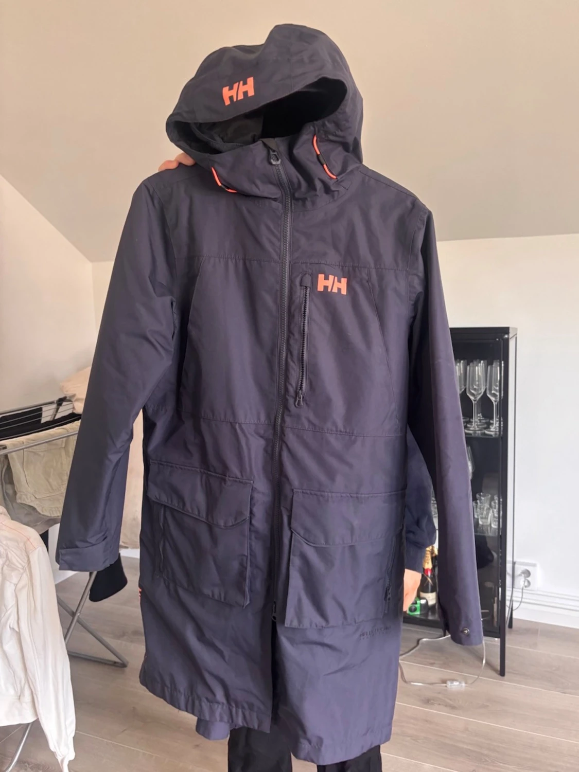 Mörkblå regnrock från Helly Hansen