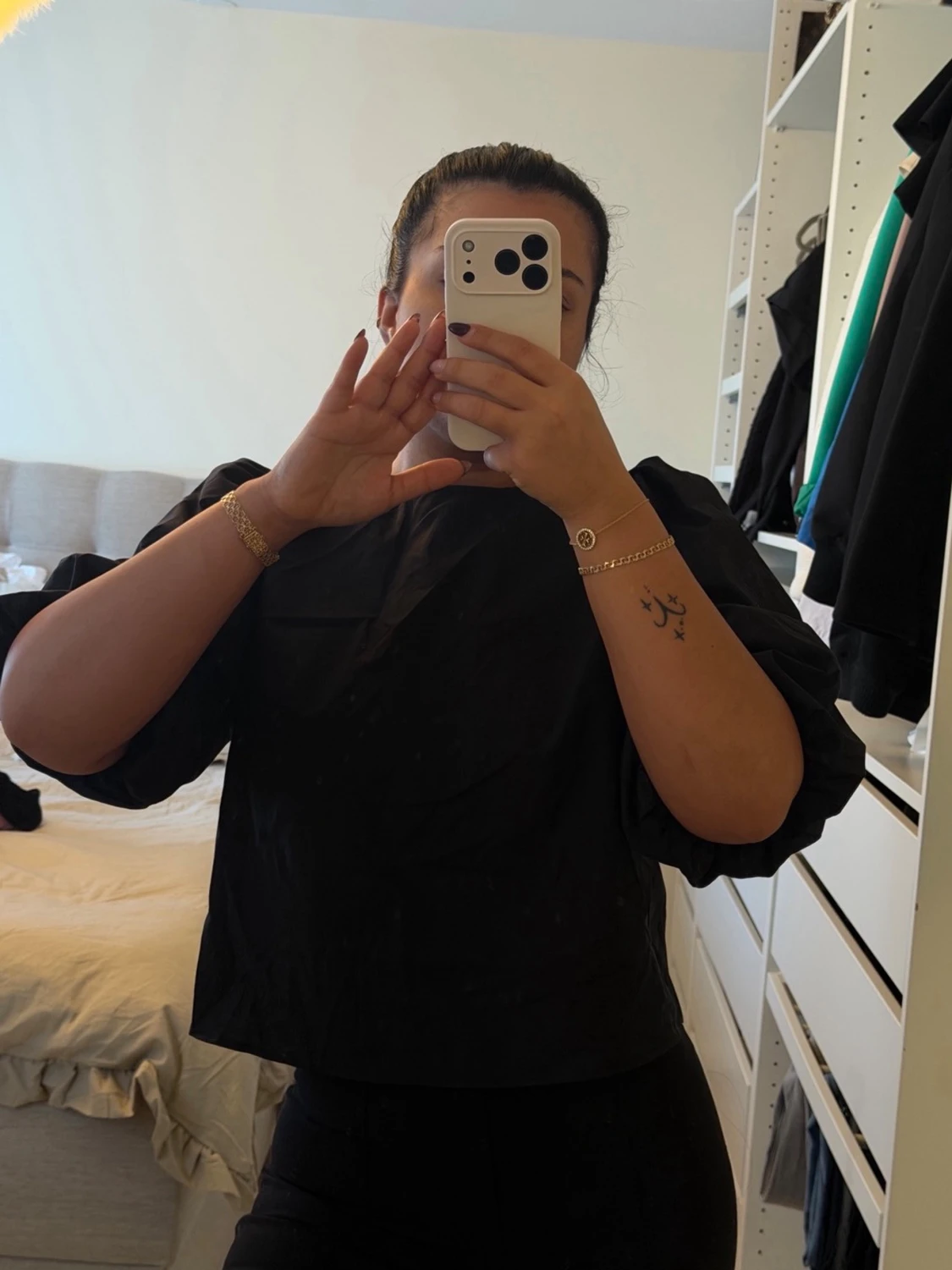 Svart blus med puffärm - 2