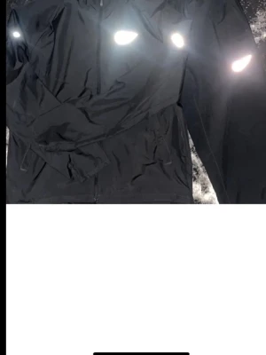 Svart jacka från Nike - Säljer bara jackan