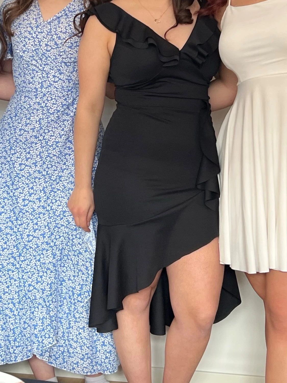 Svart omlottklänning med volang - 5