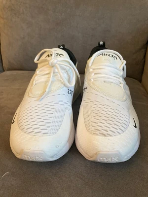 Air Max 270 priset kan diskuteras  - Säljer för biligt pris