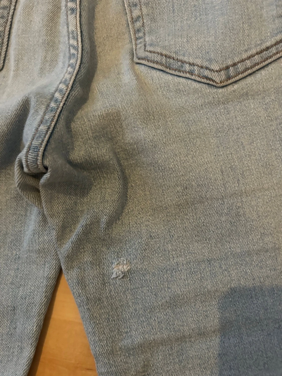 Ljusblå bootcut jeans passar både storlek 36/38  - 2