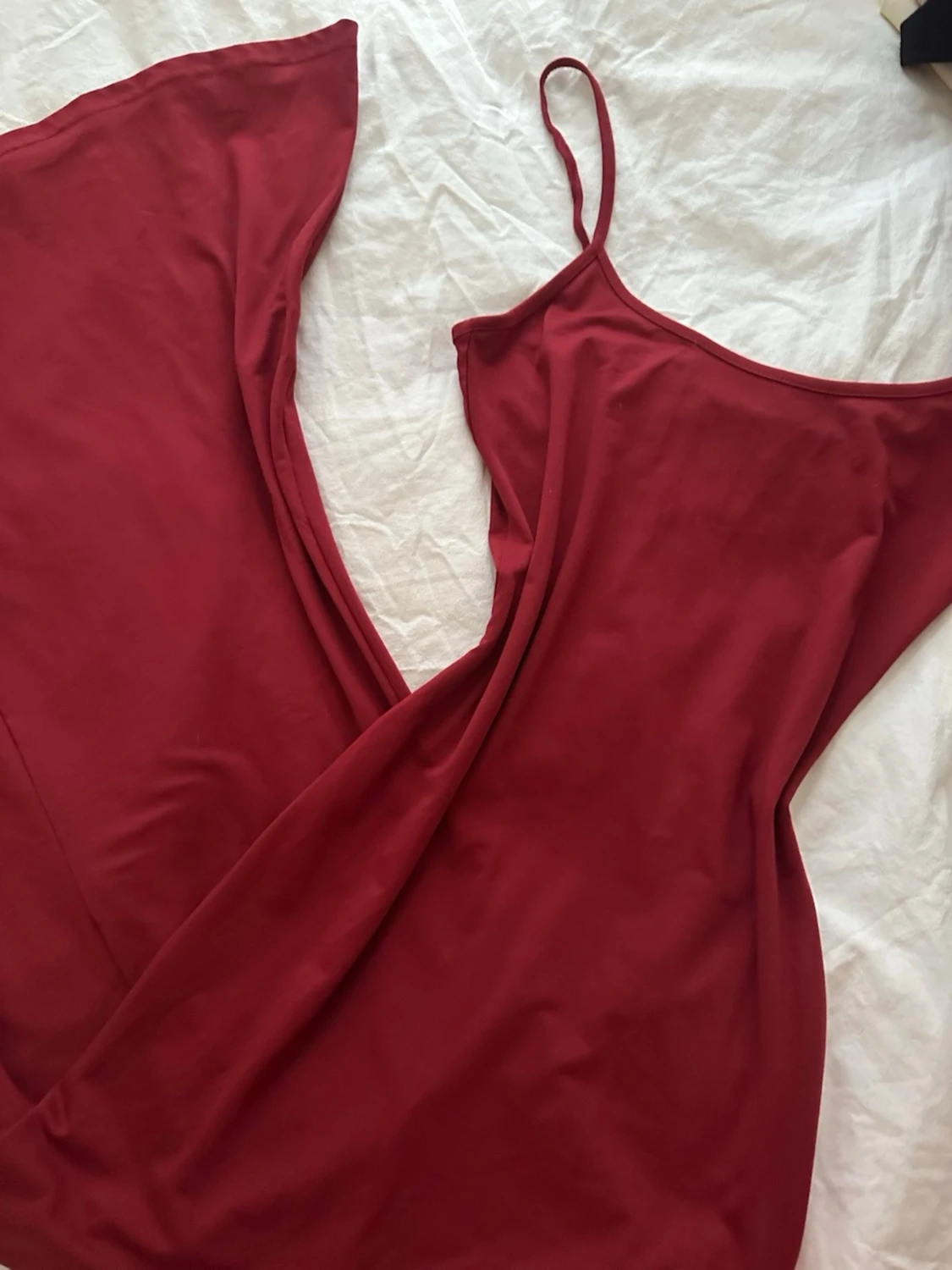 Vinröd långklänning med tunna band - 3