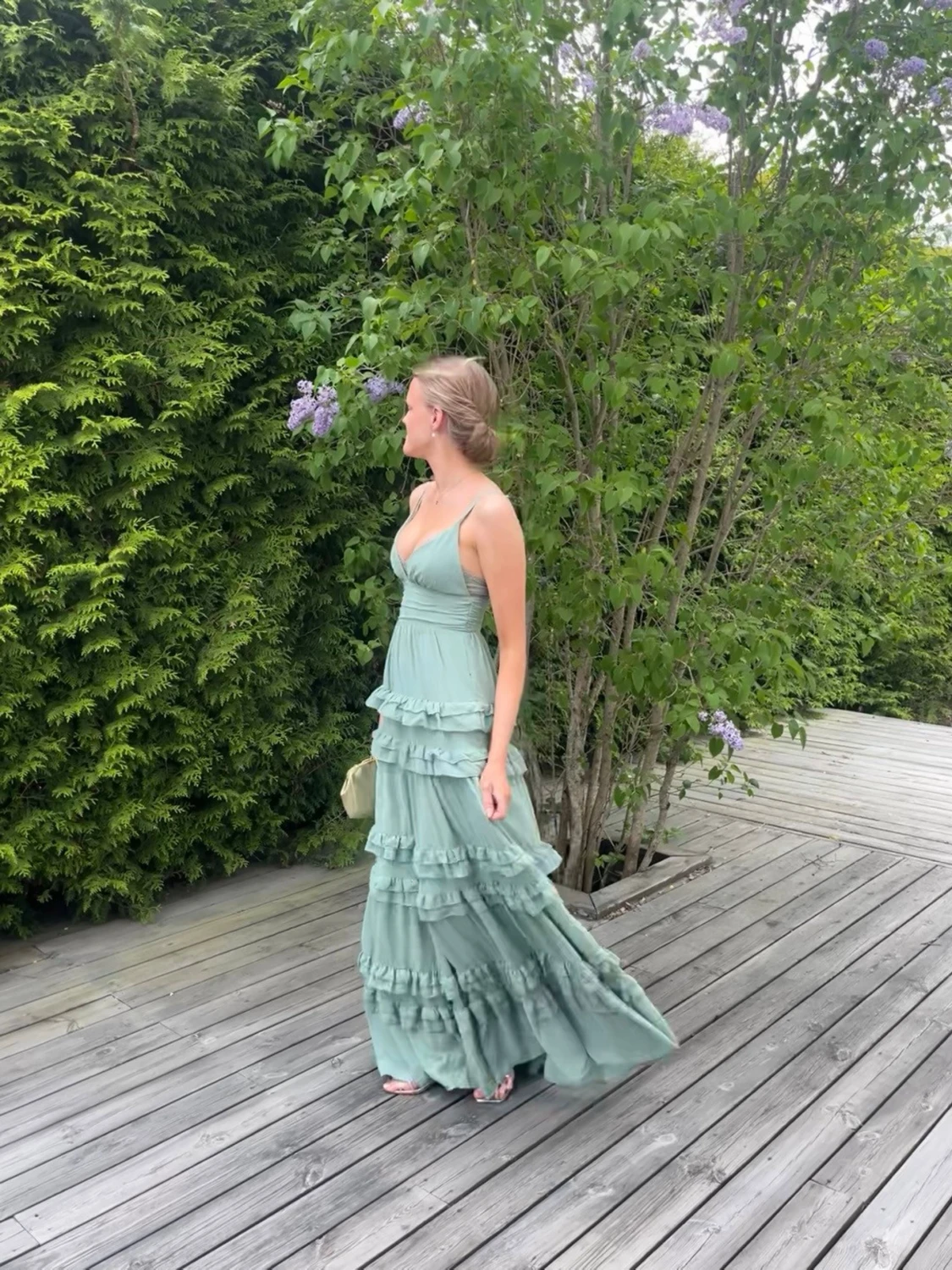 Ljusgrön balklänning med volanger - 1