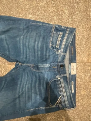 Replay jeans, Dondups, replay hyperflex  - Säljer ett par med replay jeans då jag inte fått användning för dem. I väldigt bra skick. Storlek 32-34. De är hyperflex så dem är väldigt bekväma och stilrena