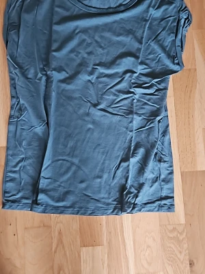 Top/t shirt - Mycket fint skick. Lös passform anv ett par ggr