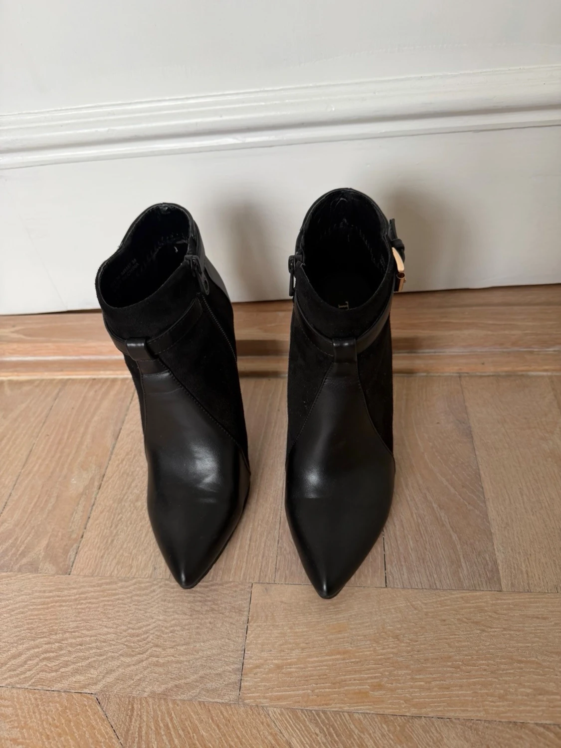 Svarta stilettklackade stövletter - 2