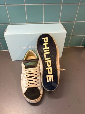 Philippe model skor - Riktigt snygga Philippe model skor som jag inte använder längre. Kan tänka mig gå ner i pris vid snabb affär!