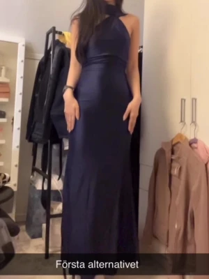 Balklänning  - Säljer denna oanvända balklänning då jag missa returnera den i tid.