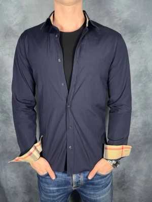 Burberry skjorta - Storlek: S || Skick: Mycket bra || Nypris: Ca 5000kr || Följ för liknande produkter 🍾