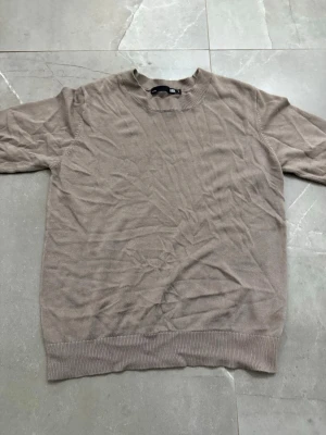 Tröja  - Säljer en lager 157 tröja använts 1 gång 