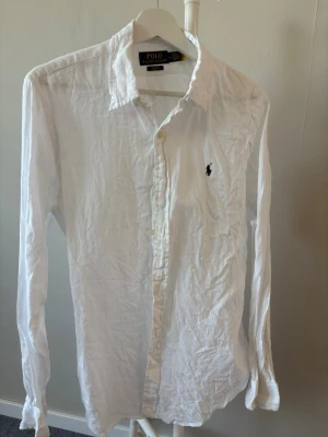 Polo Ralph Lauren Slim Fit Linen Shirt - * Märke: Polo Ralph Lauren * Modell: Slim Fit * Storlek: M * Material: 100 % linne (Linen) * Färg: Vit                                                                            * Nypris 2200-2300 kr