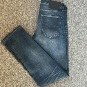 Jack and Jones jeans  - Model slim glenn  Super skick  Ny pris 900 mitt pris 249kr
