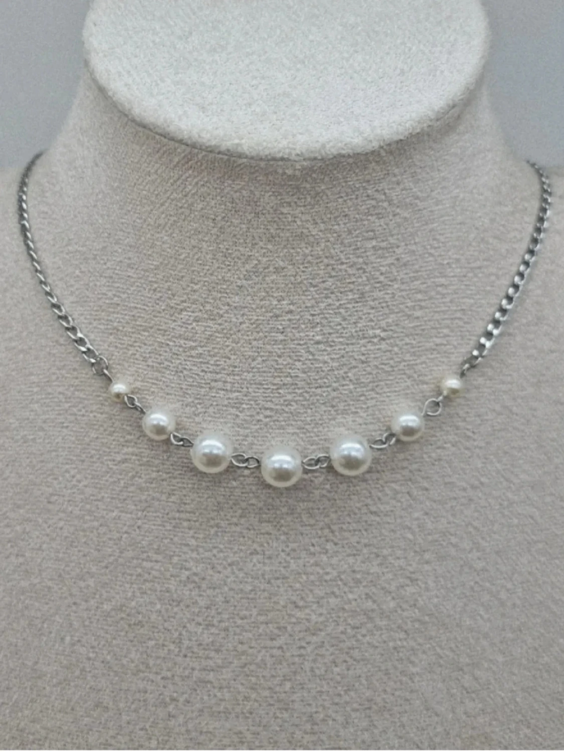 Handgjort halsband med pärlor