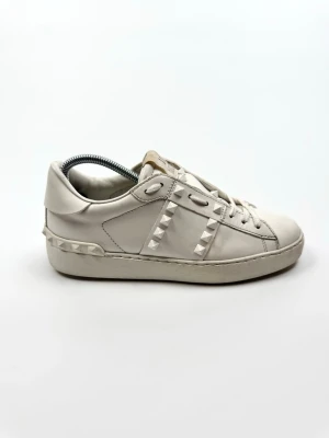 Valentino Rockstud sneakers - Valentino Garavani Rockstud sneakers | Storlek 36,5 |Skick 8.5/10 | Nypris ca 7700kr |100% autentiska
