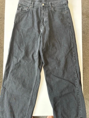 Weekday Astro Loose baggy jeans - Weekday Astro Loose baggy jeans, använts endast två gånger, och är i väldigt bra skick.