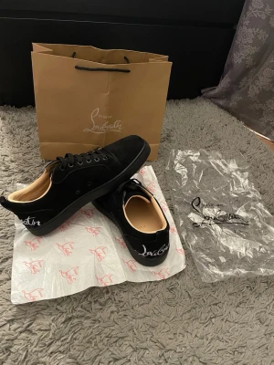 Louboutin skor  - Louboutin skor dem är en gång använda dme är i bra skick