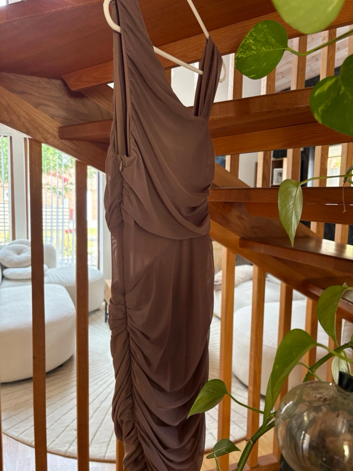 Brun asymmetrisk draperad klänning - 1