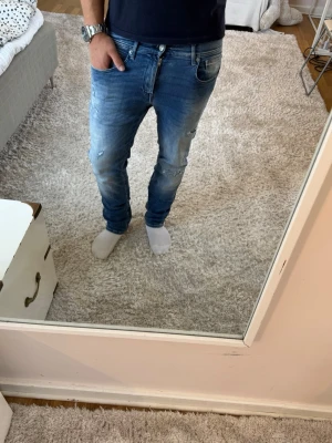 Replay jeans med slitningar  - Replay Grover Jeans | skick 9/10 | Storlek 30/30 | Pris - 549kr | Modellen är ca 179cm lång | Hör av dig vid minsta fråga eller fundering!!