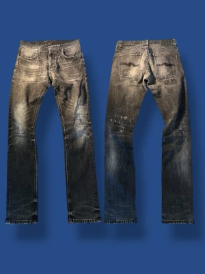 Nudie jeans Lean Dean 31/34 *fin wash* - Nu säljer vi ett par otroligt fina nudie jeans Lean Dean i storlek 31/34. Skicket är ofantligt bra och har även feta washes och fina slitningar! Midja: ish 40cm. Längd: ish 105cm!
