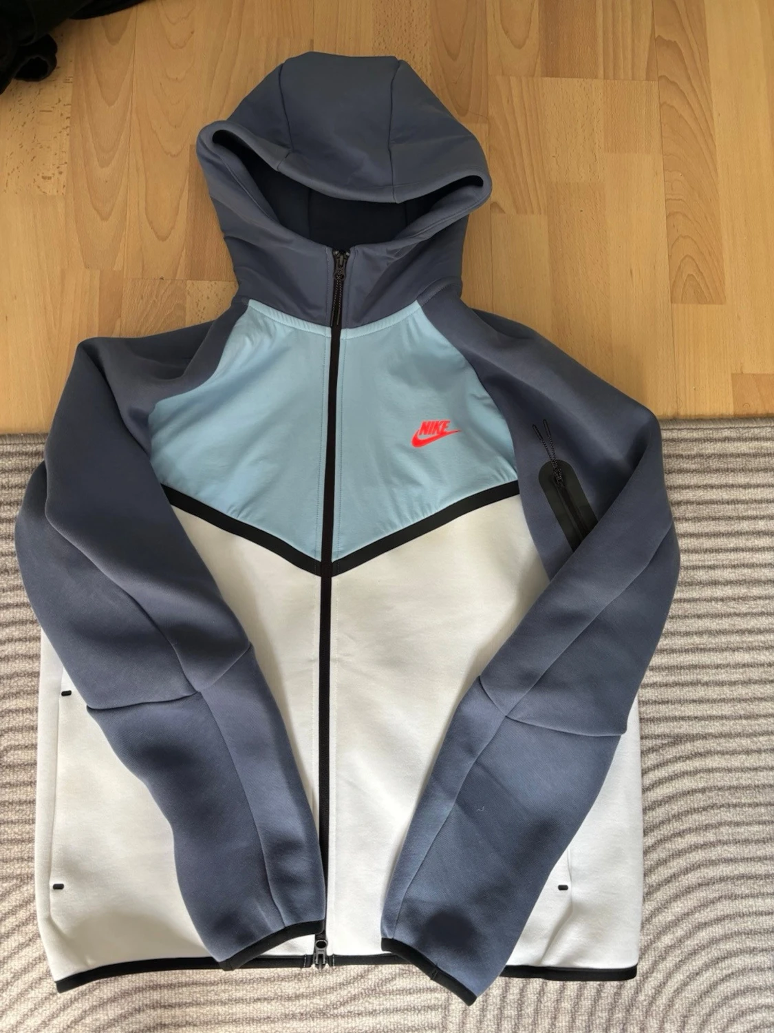 Nike tech