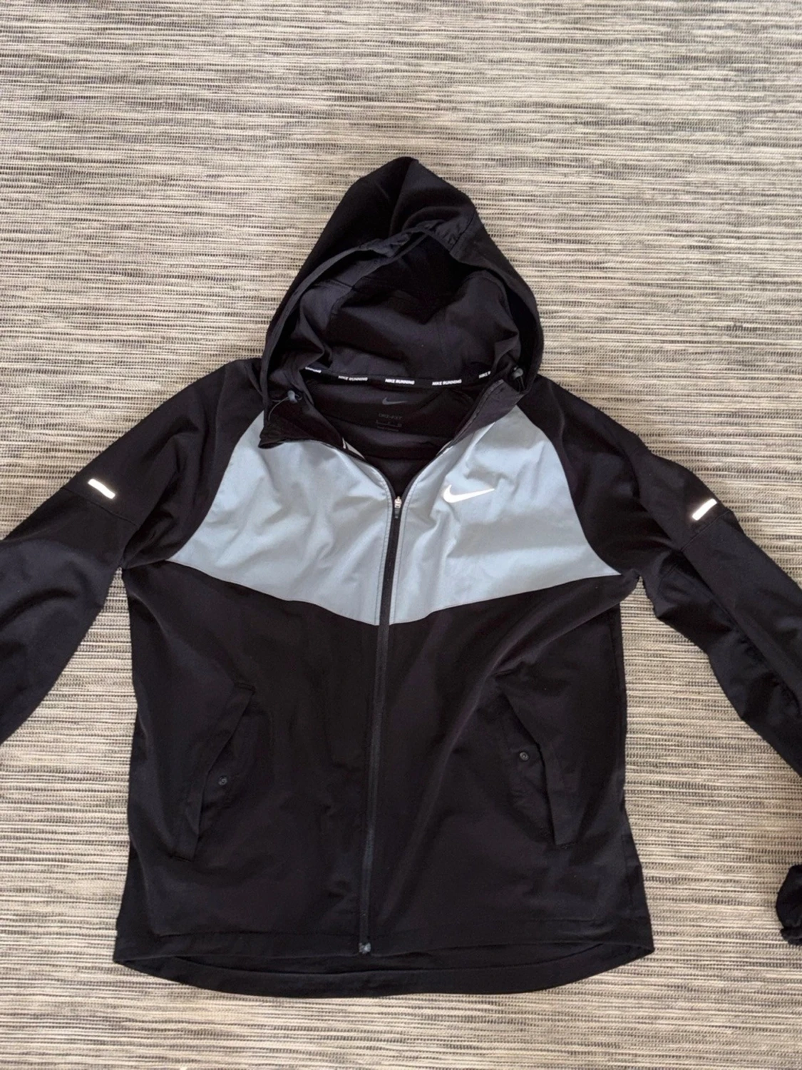 Svart och grå Nike miller jacka  - 1
