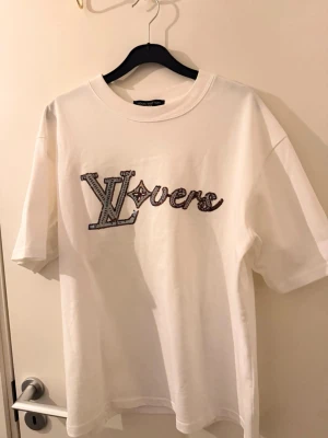Louis Vuitton t shirt - Använd 2 gånger, Storlek M