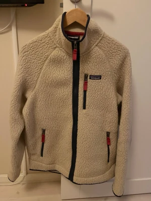 Beige fleecejacka från Patagonia - Beige fleece från Patagonia i ny skick