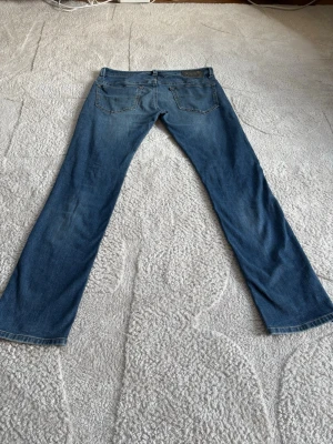 Diesel jeans - Vintage diesel jeans Model: Thavar Måtten finns på sista bilden:) Öppen för prisförslag och frågor!🤩