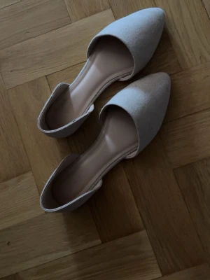 Ballerina skor spetsig tå - Ballerina skor. Tyvärr för små för mig, aldrig använda endast testade. 