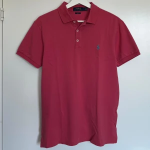 Ralph Lauren Piké - Ralph Lauren Polo Piké. Storlek M. jätte bra skick, som ny. Skriv från privat ifall du undrar över något.