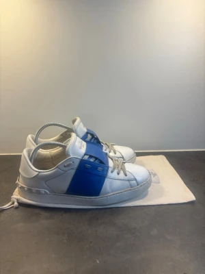 Valentino Opens | 42 - Valentino Opens i storlek 42 | Bra skick! | Äkta naturligtvis | Dustbag medföljer