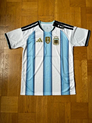 Argentinas hemmatröja VM 26 - helt ny med etikett med väska storlek M