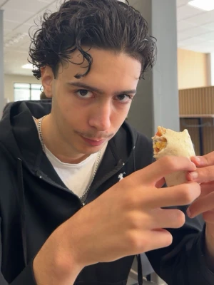 Jätte fin arab till salu - Jätte fin och glad arab till salu. Lång och snäll kan nå upp överallt. Villig till allt möjligt. Pris går att diskutera vid snabb affär!