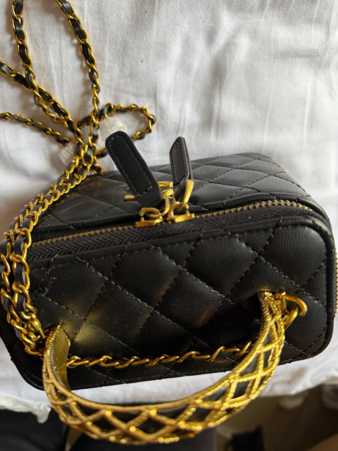 Svart quiltad handväska från Chanel - 3